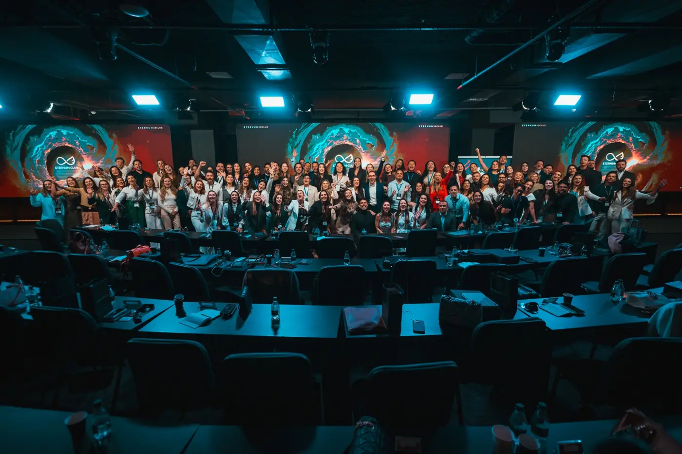 Membros do Eternum Club reunidos em um dos encontros presenciais